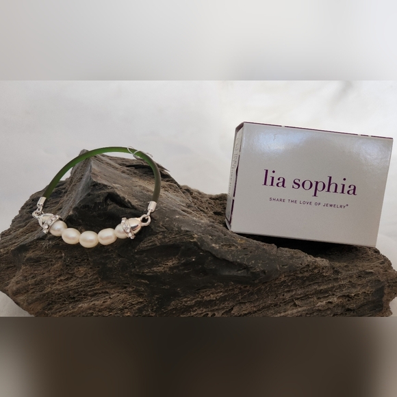 NWT Lia Sophia Green cut crystal and Pearl bracelet - Picture 8 of 9